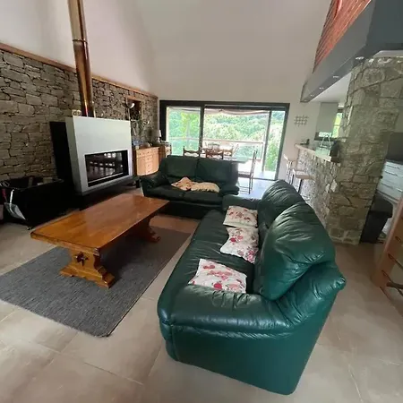 Maison Chaleureuse A Avec Jardin Et Vue Montagne Holiday home Saint-Aventin