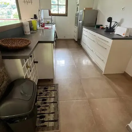 Maison Chaleureuse à Avec Jardin Et Vue Montagne Hébergement de vacances Saint-Aventin