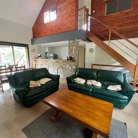 Maison Chaleureuse à Avec Jardin Et Vue Montagne * Saint-Aventin